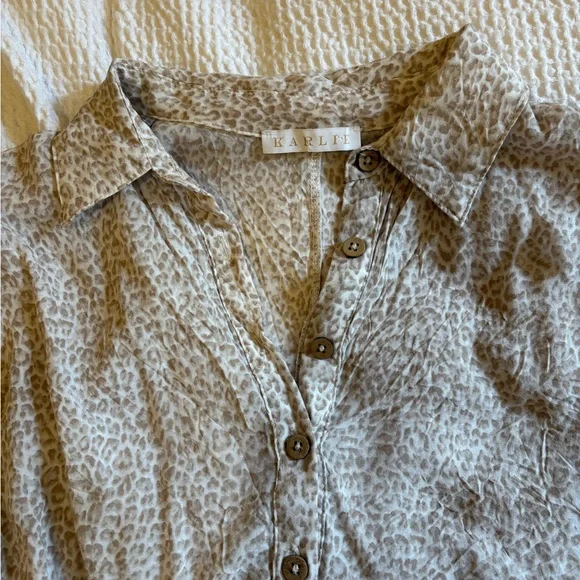 Patterned button blouse - Picture 2 of 5